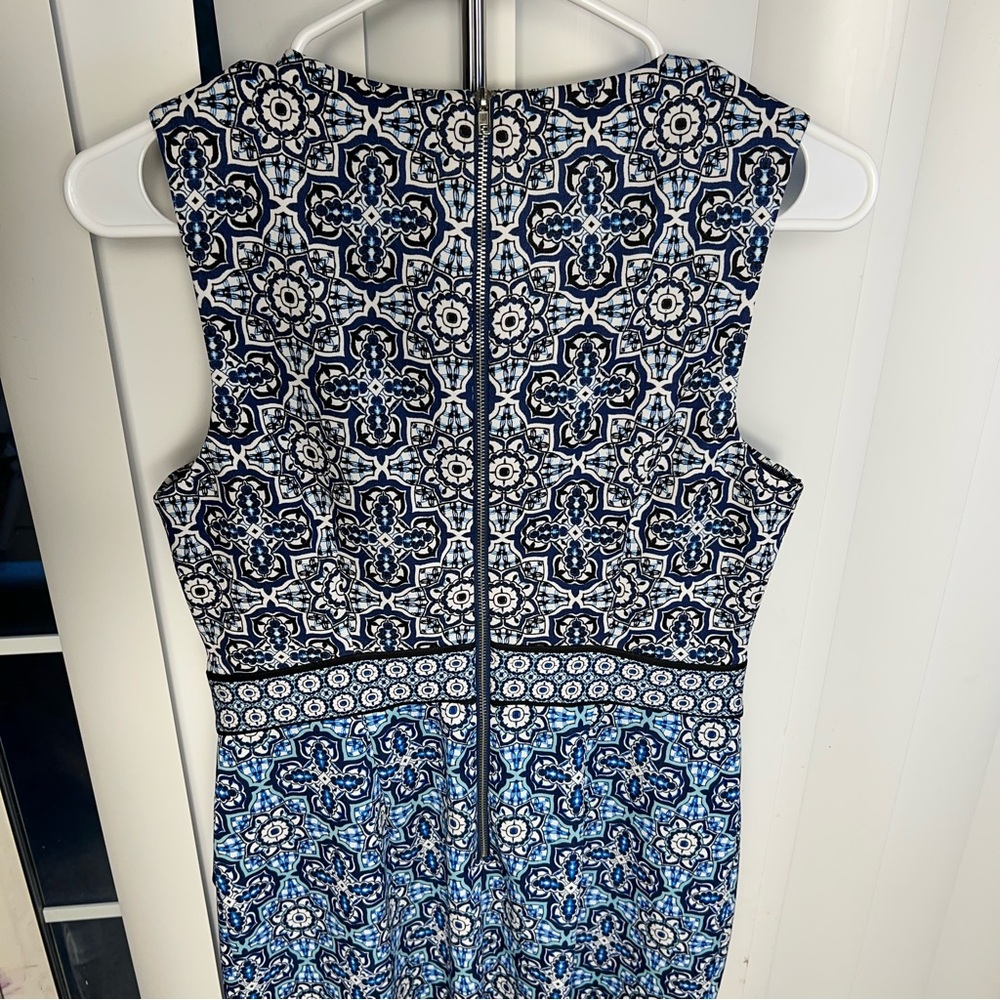 MAGGY LONDON sleeveless dress blue and white‎ back zipper size 4 cocktail party - Picture 5 of 7